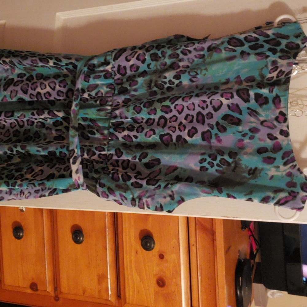 Patterned Dress - Picture 3 of 3